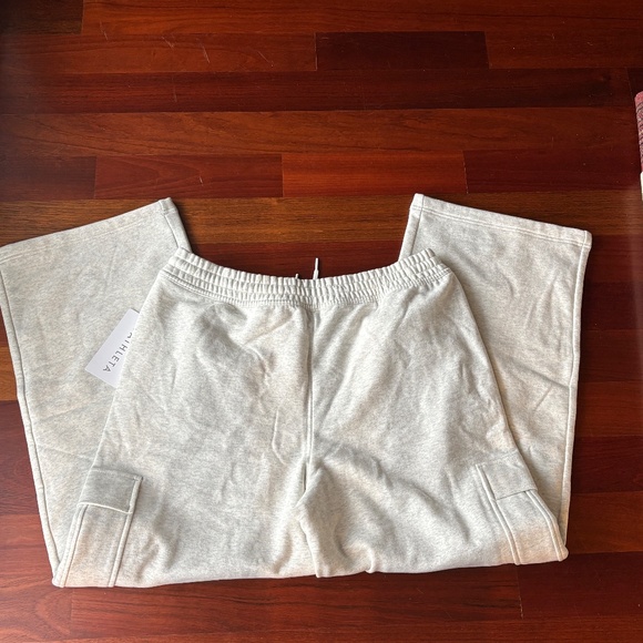 Athleta Easy Fleece Straight Heather Gray Cargo Wide Leg Pants - NWT - Picture 6 of 14